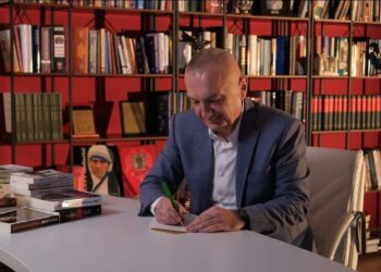 Meta uron 7 Marsin: Mësuesit meritojnë mirënjohje dhe respekt