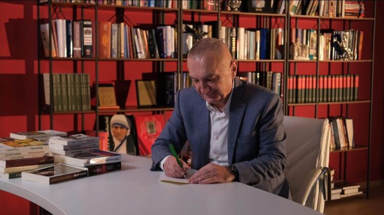 Meta uron 7 Marsin: Mësuesit meritojnë mirënjohje dhe respekt