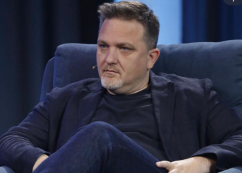 Pas ikjes së Sarës, Juli komenton lojën e Bardhit