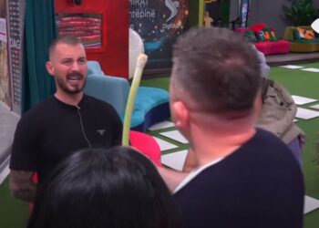 VIDEO/ “Merre të fluturosh…”, Juli i shkon me presh në dorë Romeos