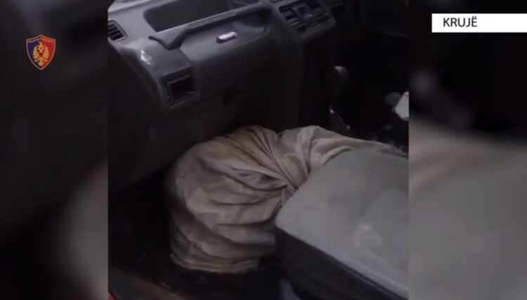 EMRAT/ Po transportonin  kanabis, arrestohen dy persona në Krujë