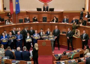 A do vendoset ‘paqja’ në Kuvend? Nikolla mbledh krerët e grupeve