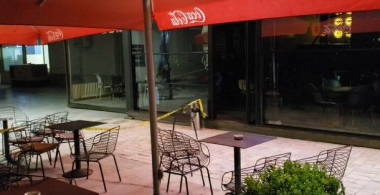 Dhunuan me grushte dhe karrige kamerierin, lirohen 5 adoleshentët