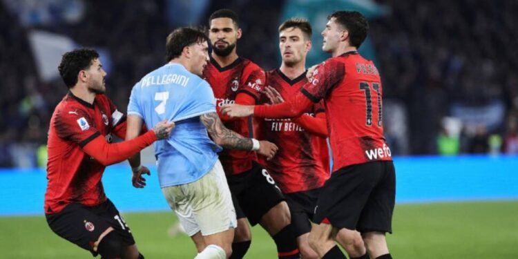 Tifozët e Lazios “shpërthejnë” ndaj milanistit: Të vdektë familja!