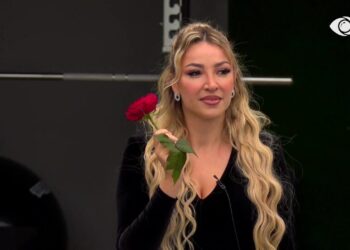 Trëndafila nga qielli, Sara Karaj surprizohet në ditën e lindjes