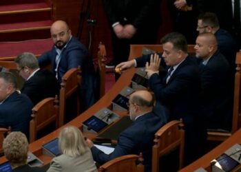 Opozita proteston, Nikolla mbyll seancën në më pak se 10 minuta