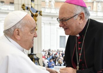 Papa pranon dorëheqjen e imzot Angelo Massafra si arqipeshkv