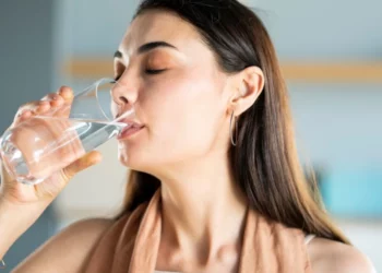 Sekreti i dobësimit, ja sa ujë duhet të pini në ditë