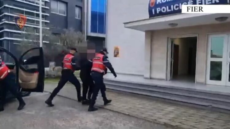 Me armë zjarri nëpër qytet, arrestohen dy vëllezër dhe një 50-vjeçar