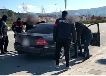 Aksion i beftë i Policisë së Vlorës/ Kontrolle të makinave luksoze