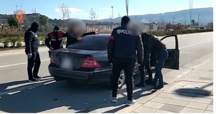 Aksion i beftë i Policisë së Vlorës/ Kontrolle të makinave luksoze