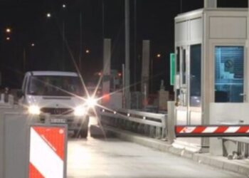 Shqiptari plagos rëndë me armë një grua, pastaj vret veten