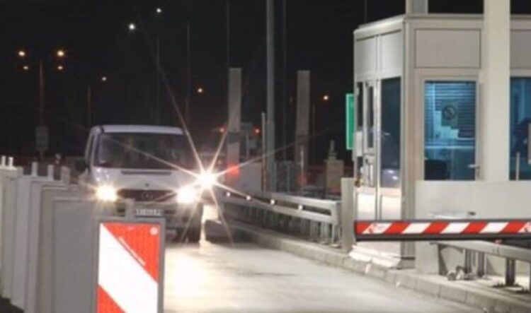 Shqiptari plagos rëndë me armë një grua, pastaj vret veten