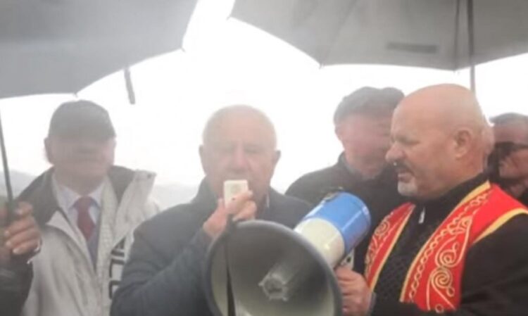 Protesta/ Po na morët lumin e Shushicës, këtu do të fluturojnë qyqet