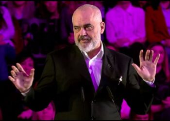 Rama mbledh sot ministrat dhe kryebashkiakët socialistë në Shkodër