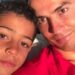‘Ti ke fjetur këtu?’ Ronaldo i tregon të birit shtëpinë e fëmijërisë