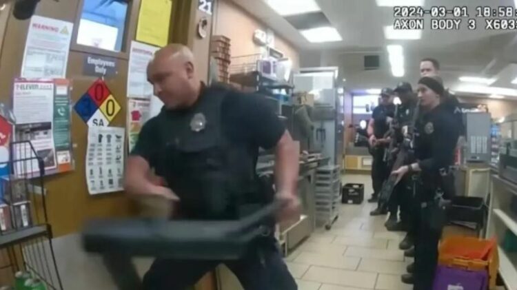 Hajduti merr peng punonjësin, policia e qëllon 36 herë me armë