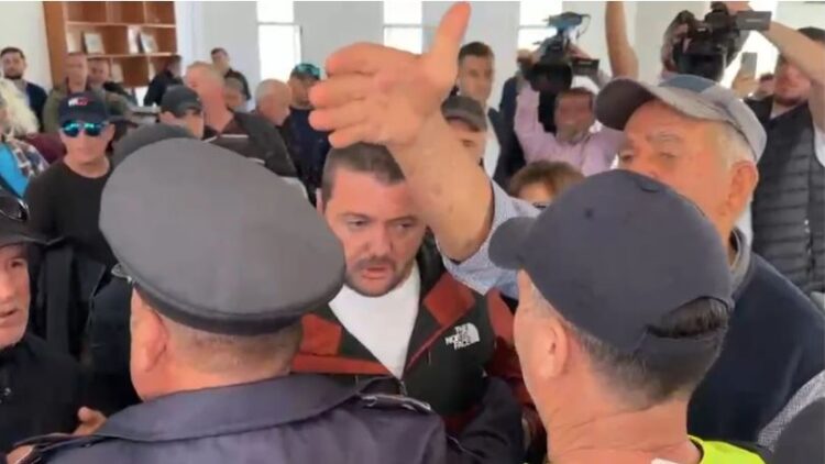 Tensione në këshillin bashkiak të Himarës për kryetarin e përkohshëm