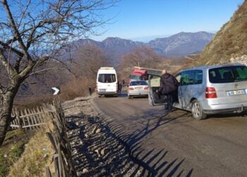 Trajleri ngec në bypass-in e Rrugës së Arbrit, bllokohet qarkullimi