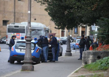 Alarm për bombë në Romë, evakuohet qendra tregtare