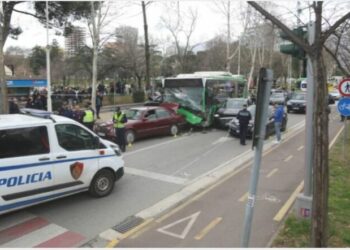 Papa: Autobuzët e unazës, Green line vijojnë të shkaktojnë aksidente