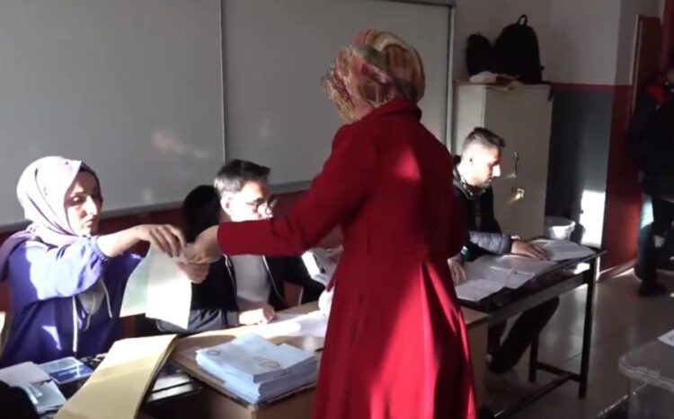 Zgjedhjet lokale në Turqi, mbi 61 milionë drejt kutive të votimit