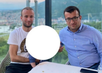 Vëllai i kryetarit të bashkisë gjendet i vdekur pranë varrit të…