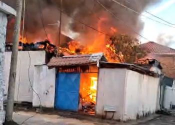 Fotot – Përfshihet nga flakët banesa në Tiranë