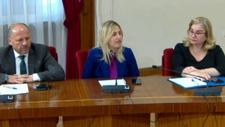 Zhupa-Ndrecës: Je në konflikt interesi! Nënkryetari: Unë apo Vokshi?