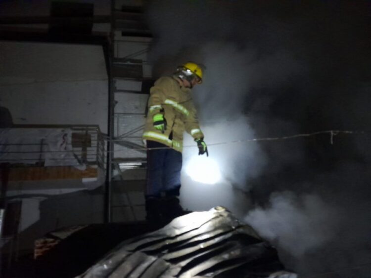 Digjet magazina në Tapizë të Krujës, flakët rrezikojnë banesën…