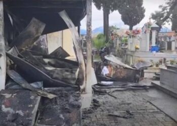 Zjarr në ambientet e Kishës pranë varrezave në Shkodër