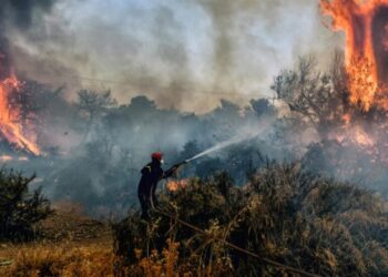 Greqia ofron kupona hotelesh me vlerë 500 euro për të evakuuarit nga zjarri