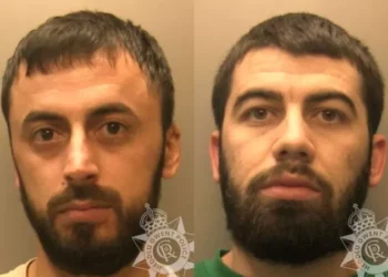 Fabrikë prodhimi masiv të kanabisit prej rreth 900 mijë paund në mes të qytetit britanik, dënohen dy shqiptarët (emrat)