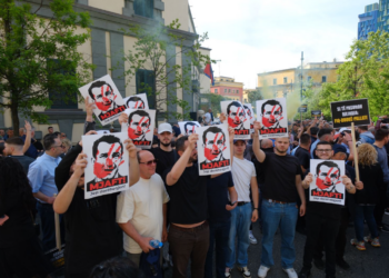 Nis protesta para Bashkisë Tiranë, kërkohet dorëheqja dhe arrestimi i Veliajt