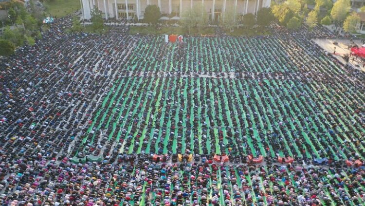 Mbyllet 1 muaj agjërim, pas Ramazanit nesër Fitër Bajrami (Kur bëhet falja)