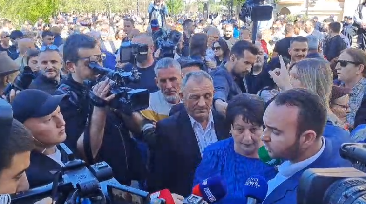 “Hajdut”, qytetarët kërkojnë dorëheqjen dhe arrestimin e Veliajt