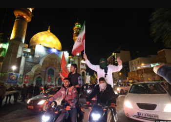 Pamjet – Iranianët festojnë pas sulmeve ajrore kundër Izraelit