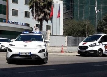 Pas aksidentit tragjik, kapet një tjetër makinë me refugjatë