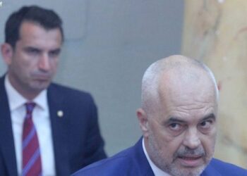 Pas kërcënimit, Veliaj i lëpihet Ramës