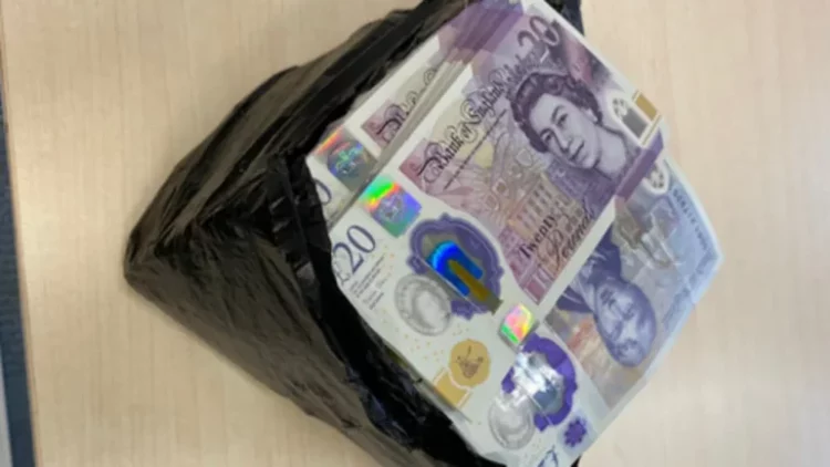 Po sillnin rreth 200 mijë paund drejt Shqipërisë, arrestohen katër persona në Britani