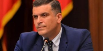 Sot protestë Tedi Blushi: Kur drejtësia me regji i amniston dhe i mbron të korruptuarit, populli i arreston!