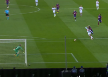 Faull ndaj Barcolës si lojtar i fundit, Araujo ndëshkohet me të kuq