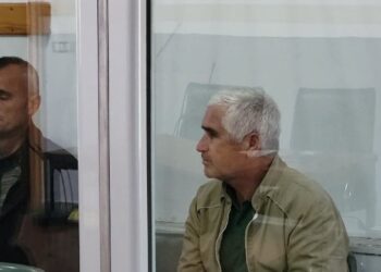 Rrëmben nipin 3-vjeç, gjyshi del para gjykatës, nuk tregon se ku ndodhet!