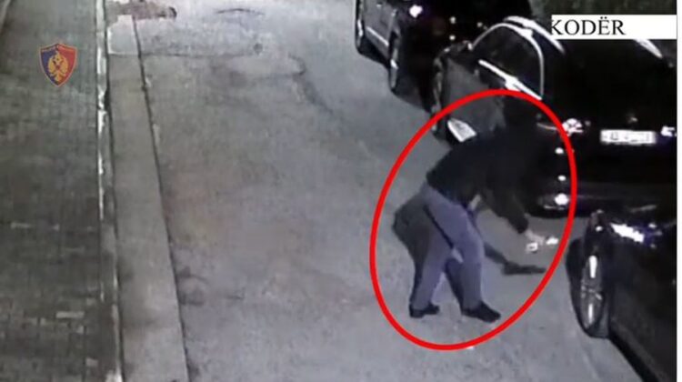 Dogji me benzinë 3 automjete në Shkodër, kapet pas 2 dy vjetësh autori