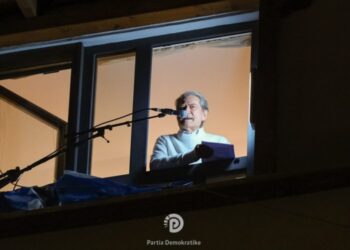 “Protestuesit u keqtrajtuan nga horrat”/ Thirrja e Berishës: Mos prekni me dorë demokratët