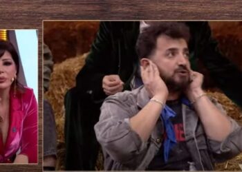 Albano përplaset me Sonilën dhe mbyll veshët: Lalala, nuk dëgjoj…