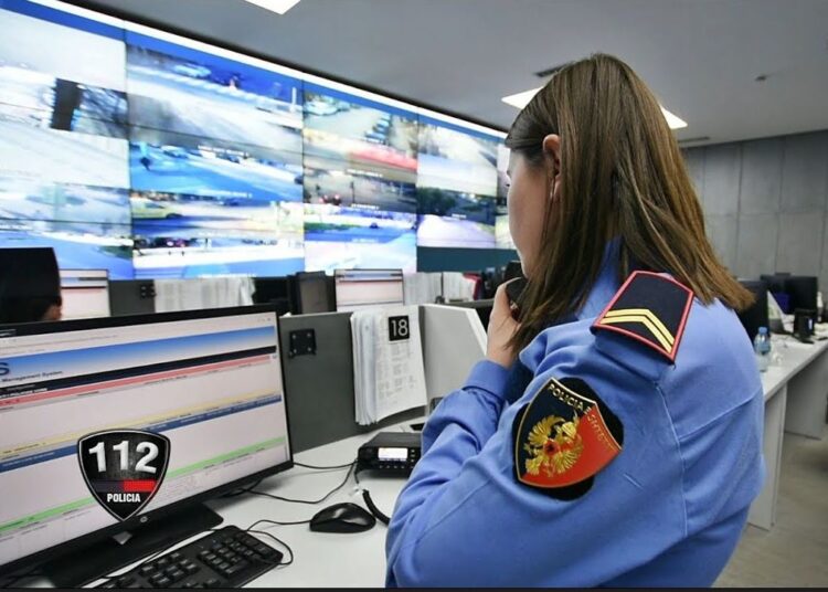 “Alo, Policia…dëgjohet një zonjë që dhunohet”, 112-a s’përgjigjet, Komisariati Dixhital “offline”