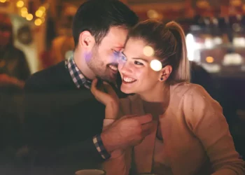 Pse disa çifte shëndoshen pasi martohen? Ja çfarë thotë shkenca