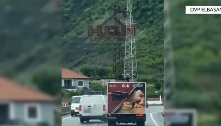 Parakalime të gabuara në fushëpamje të kufizuar, gjobiten me 10 mijë lekë 3 shoferë në Elbasan