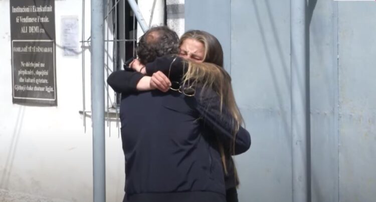 “Mbaroj o jet!” Kush është vajza që aksidentoi për vdekje 5 persona dhe përfitoj nga ulja dënimit/ FOTO-VIDEO